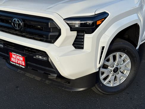 Certified 2025 Toyota Tacoma SR5 image 3