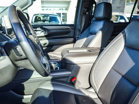 Used 2024 Chevrolet Suburban LT image 14