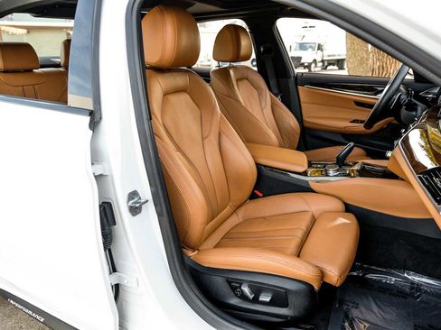 Used 2019 BMW 530i xDrive w/ M Sport Package image 35