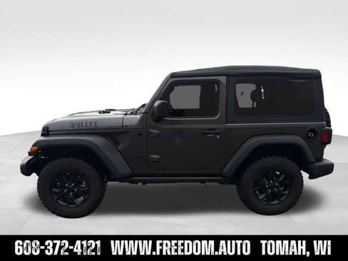 Used 2022 Jeep Wrangler Sport AWD/4WD image 2