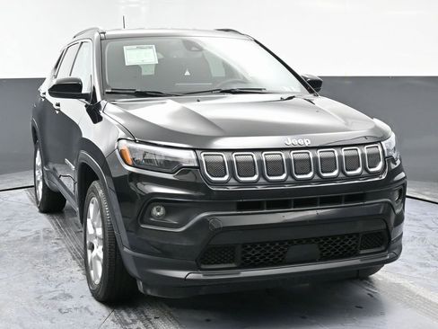 Used 2022 Jeep Compass Latitude image 4