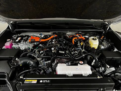 Certified 2025 Toyota 4Runner TRD Off-Road image 9