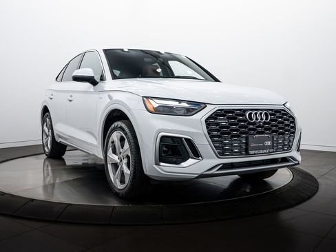 Certified 2025 Audi Q5 2.0T Premium Plus image 2