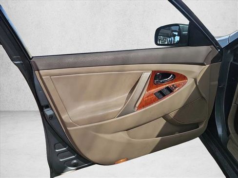 Used 2009 Toyota Camry XLE FWD image 12