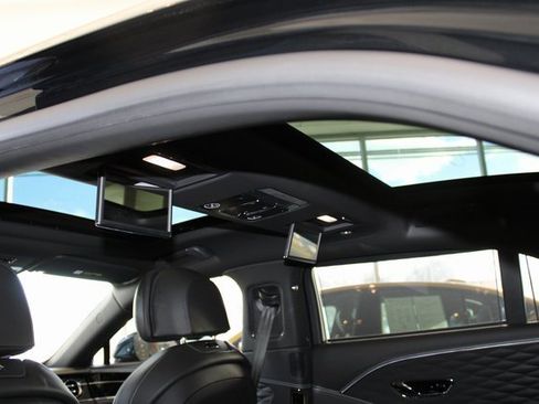 Used 2022 Bentley Flying Spur V8 image 19