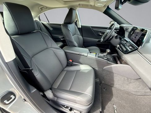 Used 2025 Lexus ES 350 w/ Premium Package FWD image 16