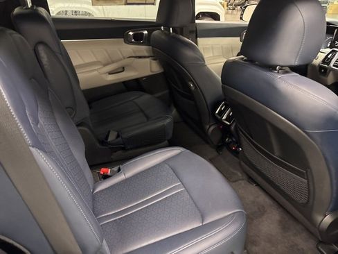 Used 2023 Kia Sorento SX Prestige image 12