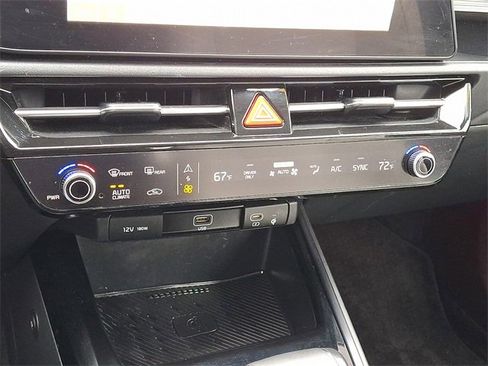 Used 2023 Kia Niro EX image 15