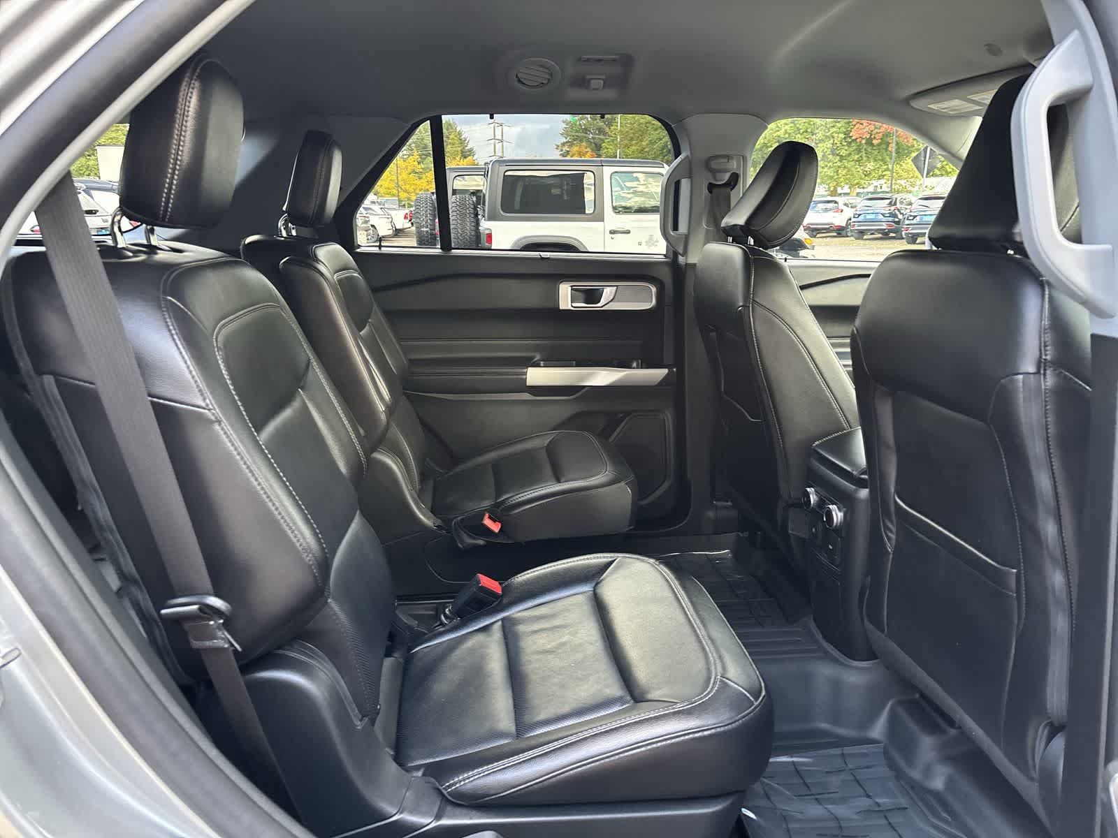 Used 2023 Ford Explorer Limited AWD/4WD image 6
