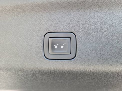 Certified 2025 Chevrolet Tahoe Premier AWD/4WD image 15
