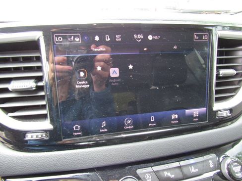 Used 2024 Chrysler Pacifica Touring-L FWD image 18
