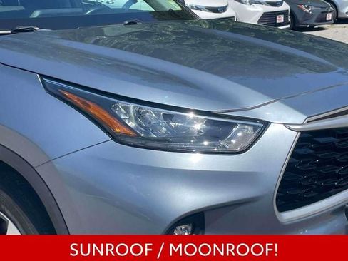 Used 2020 Toyota Highlander XLE AWD/4WD image 12