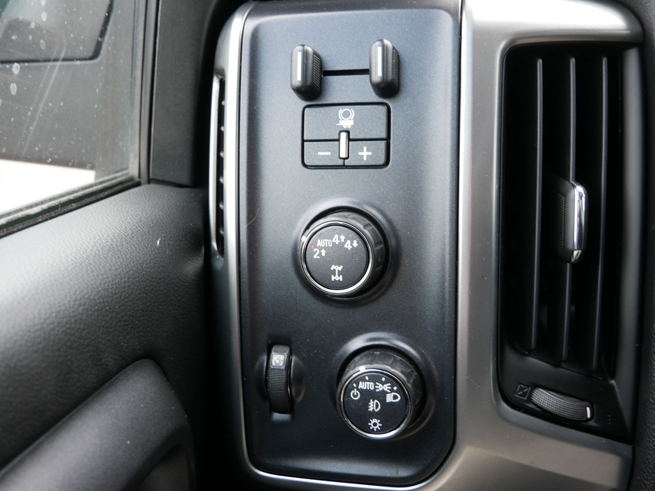 Used 2017 Chevrolet Silverado 1500 LT w/ All Star Edition AWD/4WD image 26