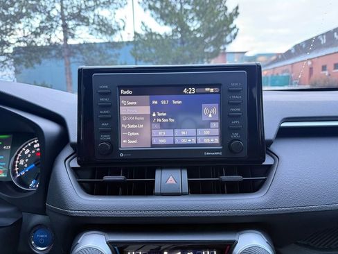 Used 2021 Toyota RAV4 XLE image 13