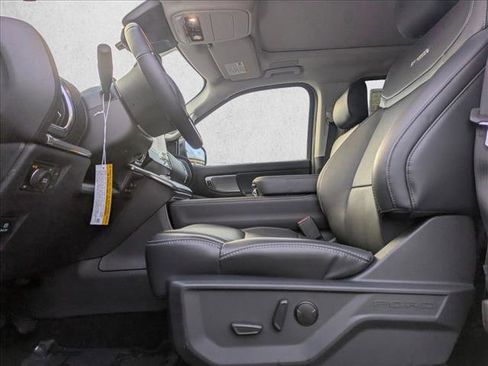 New 2025 Ford Expedition Max Platinum w/ Driver's Package image 4