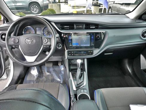 Used 2017 Toyota Corolla SE w/ SE Premium Package image 19