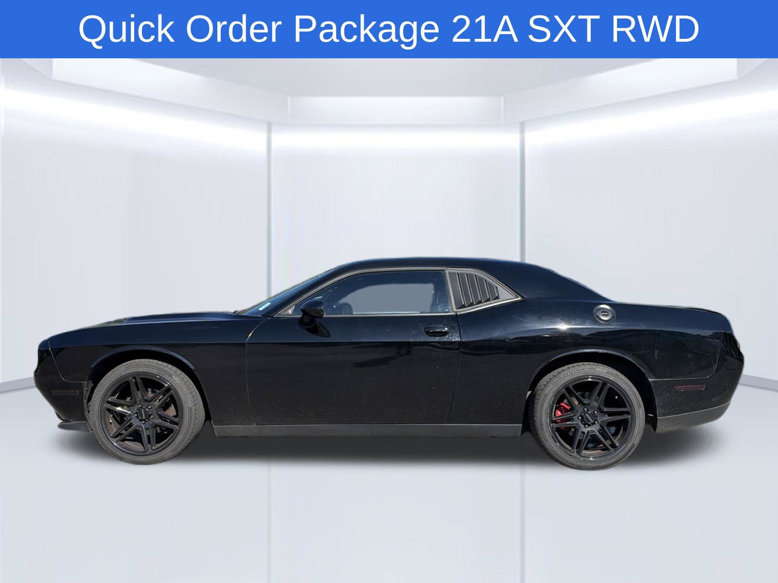 Used 2019 Dodge Challenger SXT RWD image 3