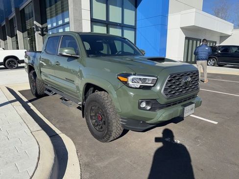 Used 2022 Toyota Tacoma TRD Sport image 8