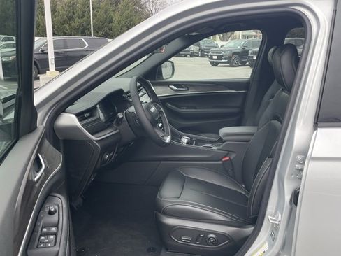 New 2025 Jeep Grand Cherokee Limited image 16