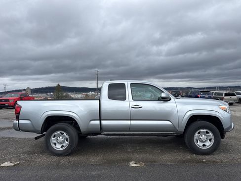 Used 2023 Toyota Tacoma SR w/ SR Convenience Package image 5