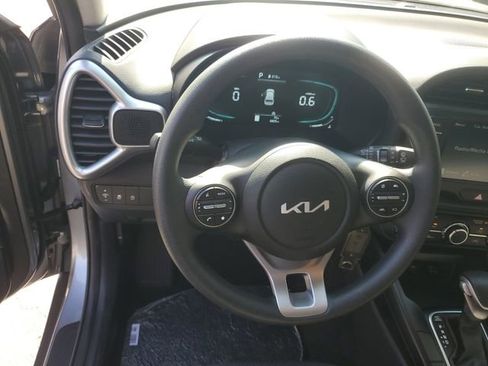 Used 2025 Kia Soul LX FWD image 17