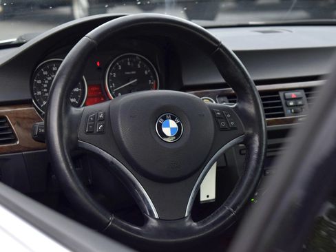 Used 2011 BMW 328i xDrive Coupe AWD/4WD image 16