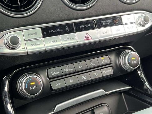 Used 2018 Kia Stinger GT2 image 32