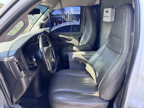 Used 2019 Chevrolet Express 3500 Extended w/ Driver Convenience Package image 12