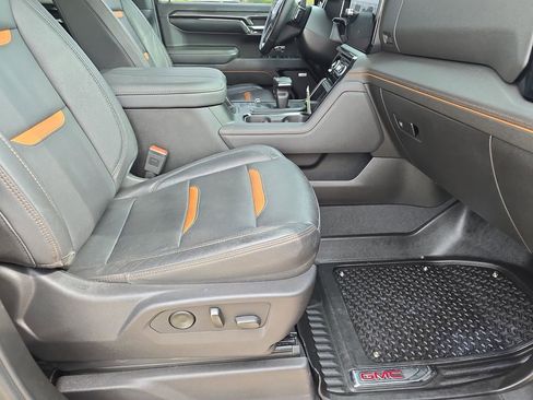 Used 2024 GMC Sierra 1500 AT4 w/ Technology Package AWD/4WD image 10