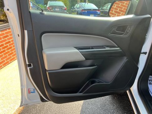 Used 2020 Chevrolet Colorado W/T w/ WT Convenience Package AWD/4WD image 8