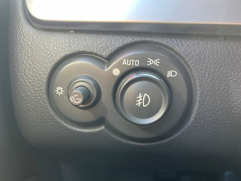 Used 2003 Chevrolet SSR w/ Preferred Equipment Group image 25