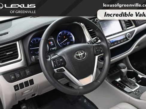 Used 2019 Toyota Highlander XLE AWD/4WD image 22