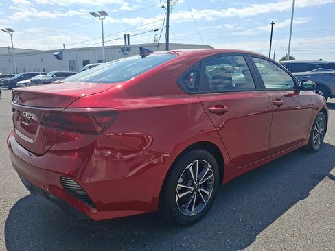 Used 2023 Kia Forte LXS w/ LXS Technology Package FWD image 4