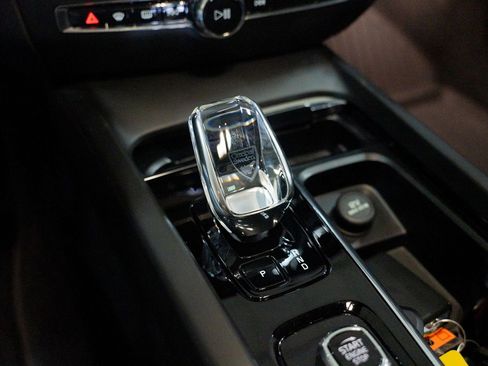 Used 2023 Volvo V60 B5 Cross Country Ultimate w/ Climate Package image 45