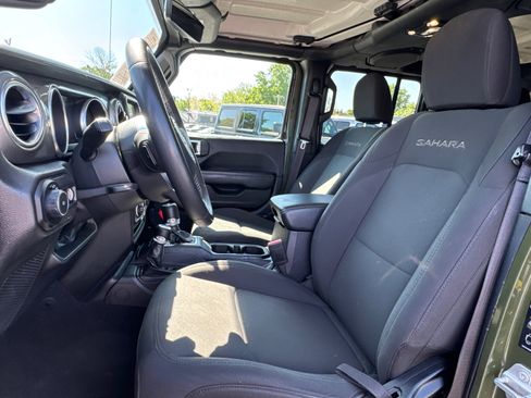 Used 2023 Jeep Wrangler Sahara image 9