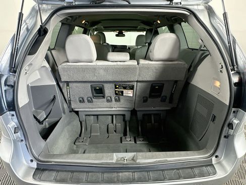Used 2020 Toyota Sienna XLE FWD image 28