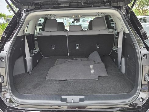 Used 2022 Toyota Highlander L FWD image 15
