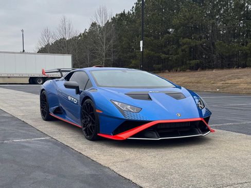Used 2022 Lamborghini Huracan STO image 2