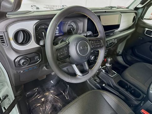 Used 2024 Jeep Wrangler Unlimited w/ Convenience Group image 17