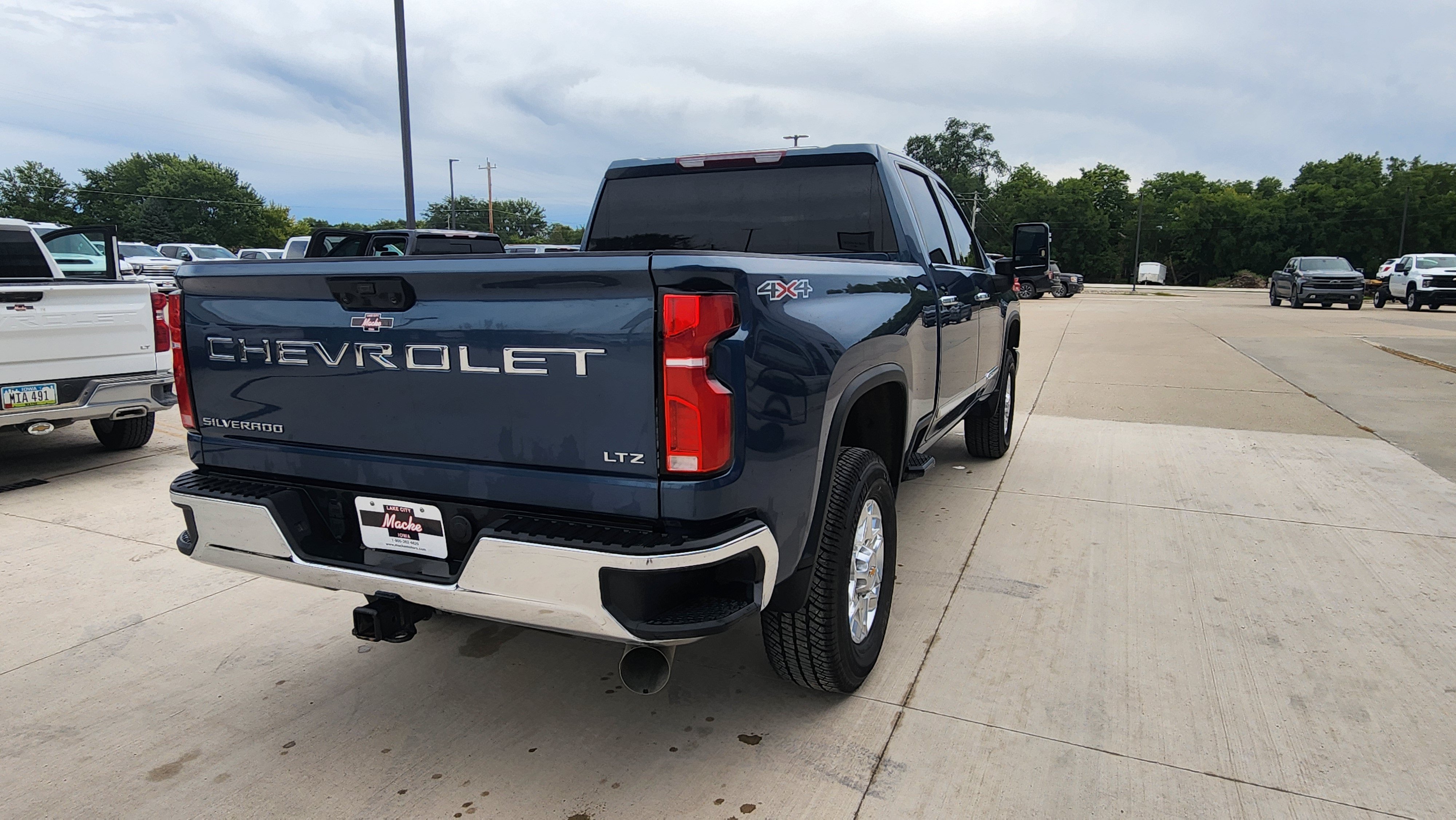 Used 2025 Chevrolet Silverado 3500 LTZ AWD/4WD image 5