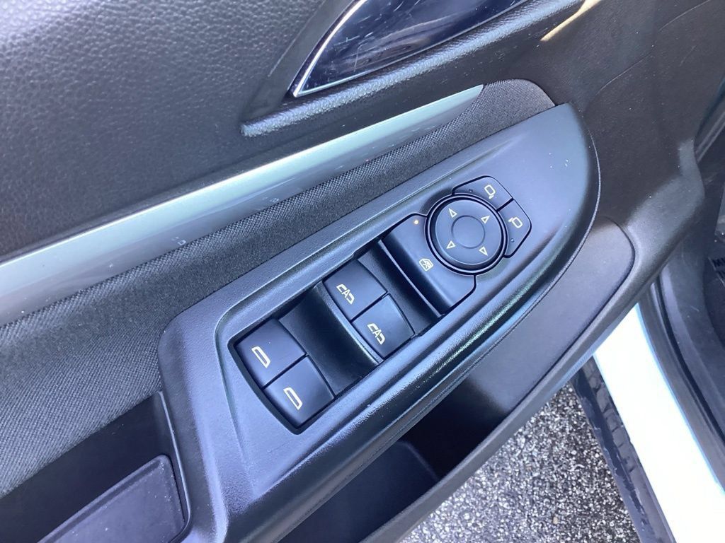 Used 2022 Chevrolet Bolt EUV LT w/ Comfort Package FWD image 12
