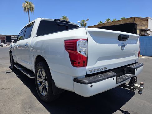 Used 2017 Nissan Titan SL w/ Chrome Package RWD image 3