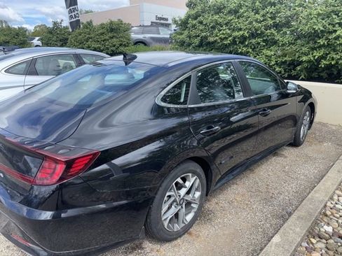 Certified 2023 Hyundai Sonata SEL w/ Convenience Package FWD image 3