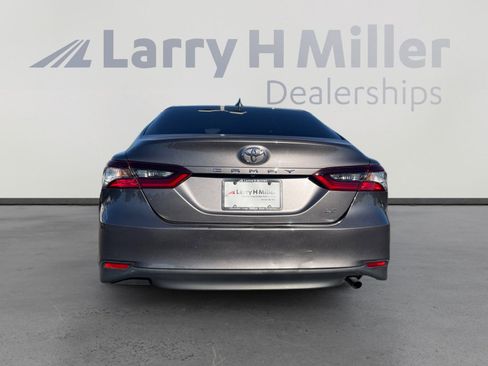 Used 2021 Toyota Camry LE image 4