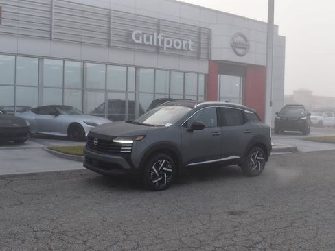 Used 2026 Nissan Kicks SV w/ SV Premium Package FWD image 2
