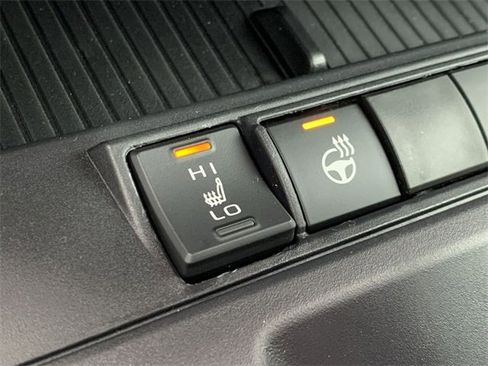 Used 2026 Toyota Corolla Cross XLE image 28