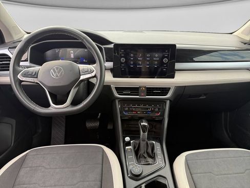 Used 2025 Volkswagen Taos SE AWD/4WD image 23