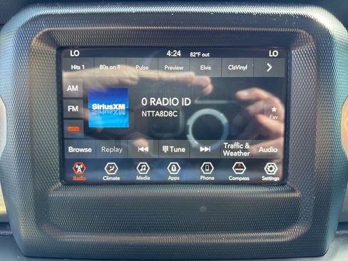 Used 2020 Jeep Wrangler Unlimited Sahara image 32