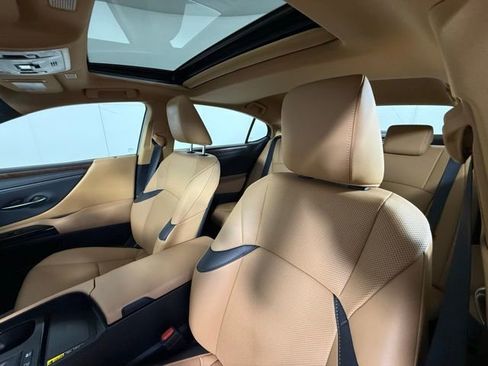 Used 2025 Lexus ES 300h 300h image 16