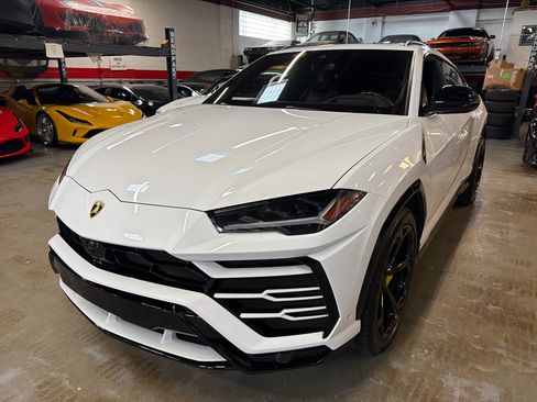 Used 2019 Lamborghini Urus image 11